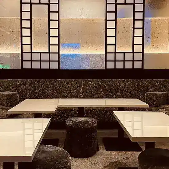 絲紋 VIPルーム 気品あるデザインのソファと照明